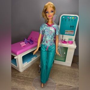 2011 i can be nurse Barbie with clinic playset